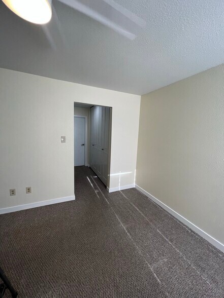 Building Photo - 2227 Canyon Blvd