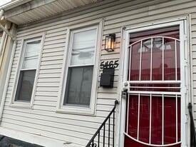 Building Photo - 5465 Pine St