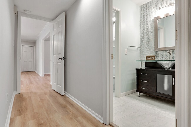 Building Photo - 60 Chaumont Square NW