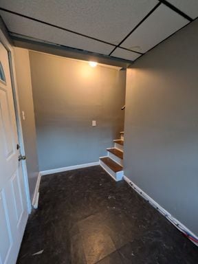Building Photo - Beautifully updated 2 bed 1 bath apartment in Beaver Falls!