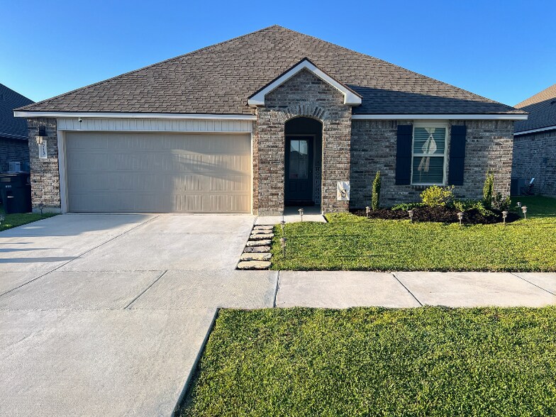 Primary Photo - 713 Correns Ln