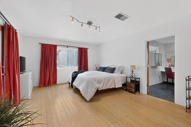 Building Photo - 1640 Stanford Dr SE