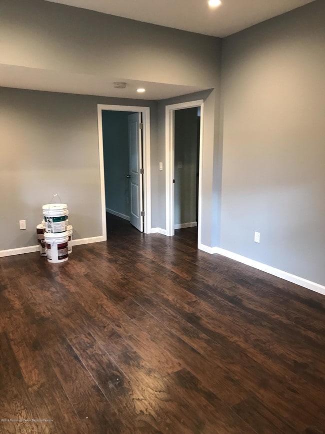 Building Photo - 32 Frazee Pl