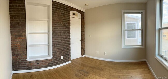 Building Photo - 30 N Hamilton St