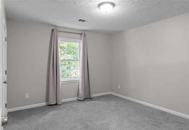 Building Photo - 1301 Daniel Ln