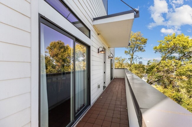 Building Photo - 1224 2nd Ave S