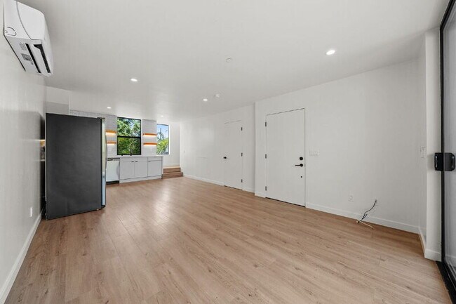 Building Photo - 2664 L St