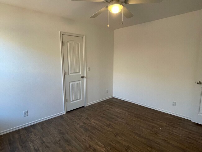 Building Photo - Spectacular 4 bedroom, 2 bath home in Owasso
