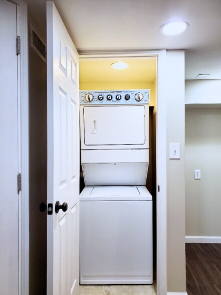 Building Photo - 1484 Michigan Ave