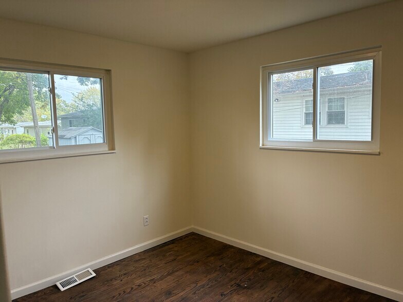 Building Photo - 1285 Pamela Dr