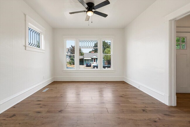 Building Photo - 1113 W Montgomery Ave