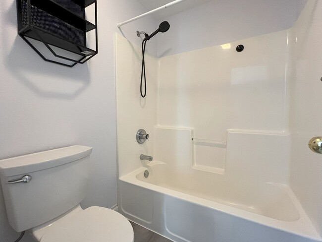 Building Photo - Spacious 4-Bedroom, 2.5-Bathroom Home with...