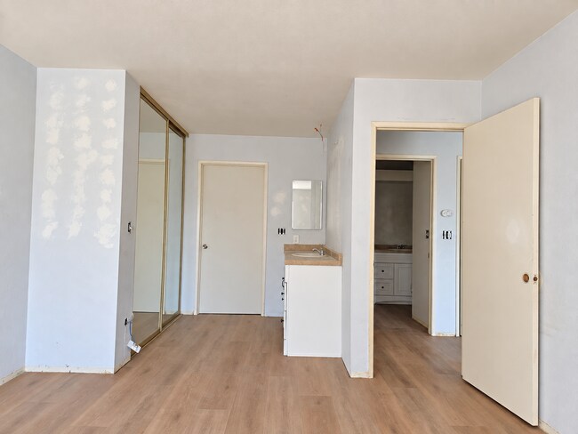Building Photo - 13787 Mango Dr