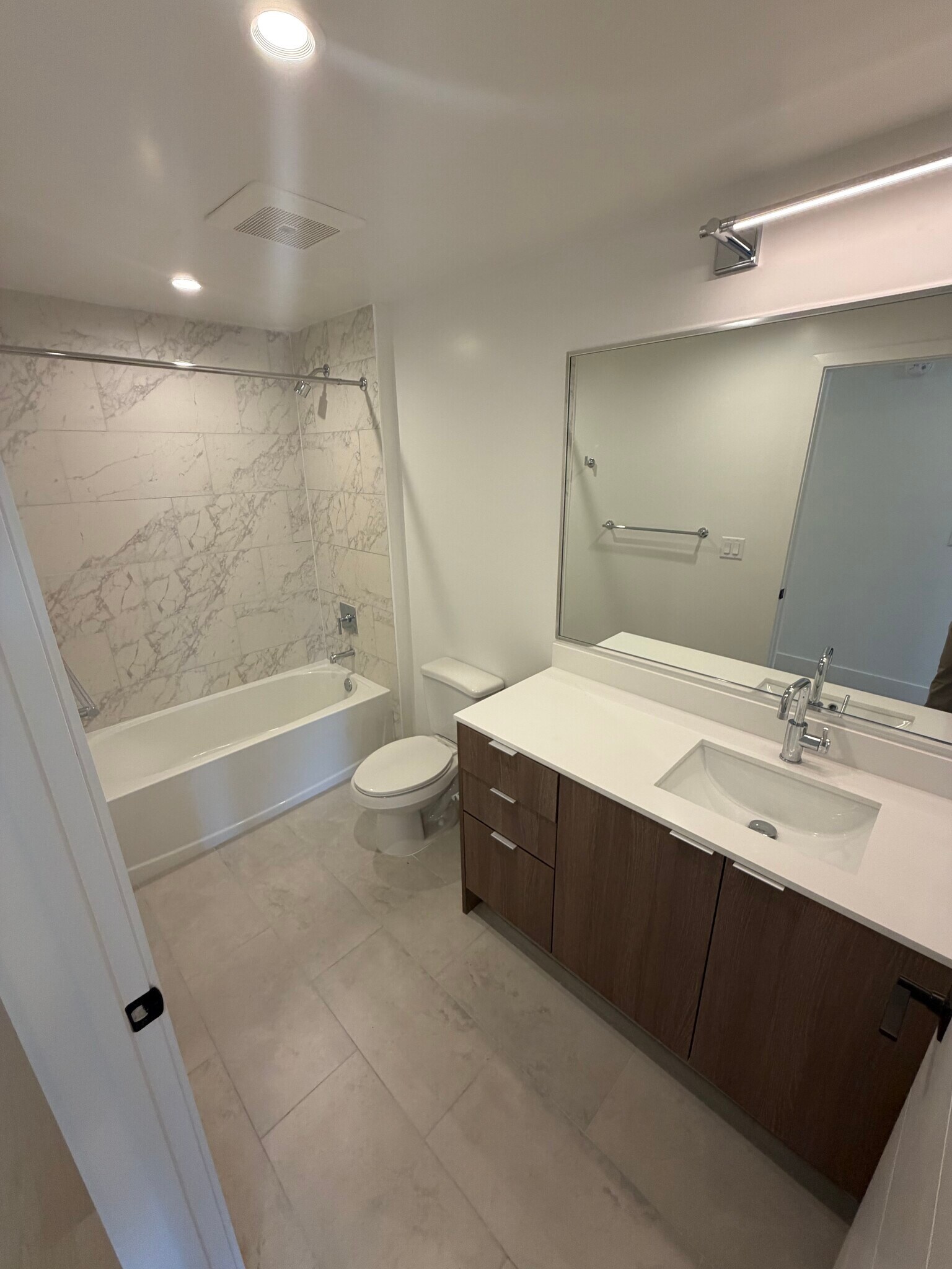 Building Photo - 406 N 20th Ave