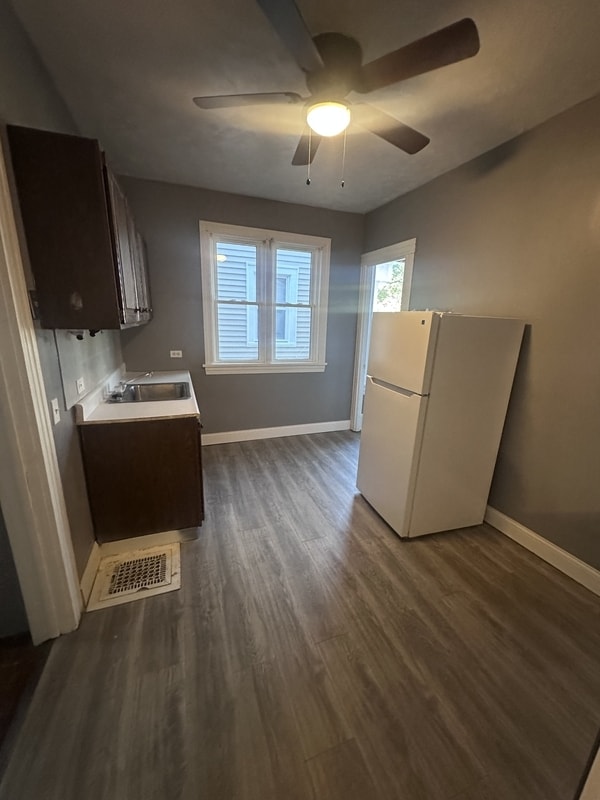 Building Photo - 3816 Archwood Ave