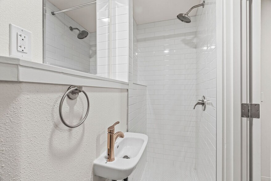 Bathroom (Unit 4) - 2175 SE Stark St