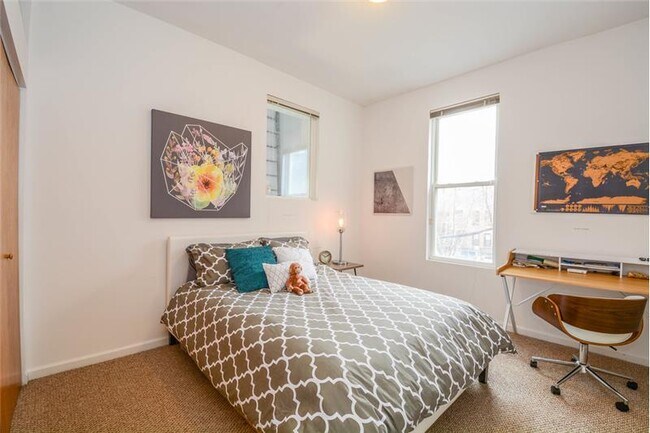 Building Photo - 1407 N Wicker Park Ave