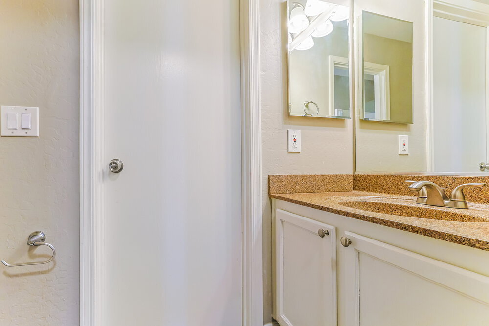 Building Photo - 12031 W Dahlia Dr