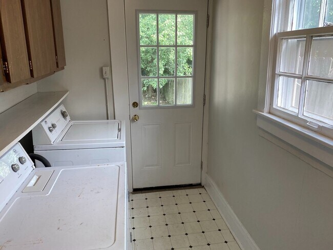 Building Photo - 339 Park Ave