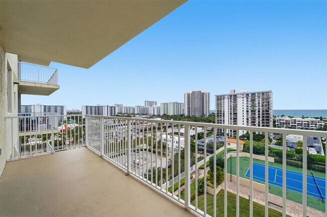 Building Photo - 3020 NE 32nd Ave