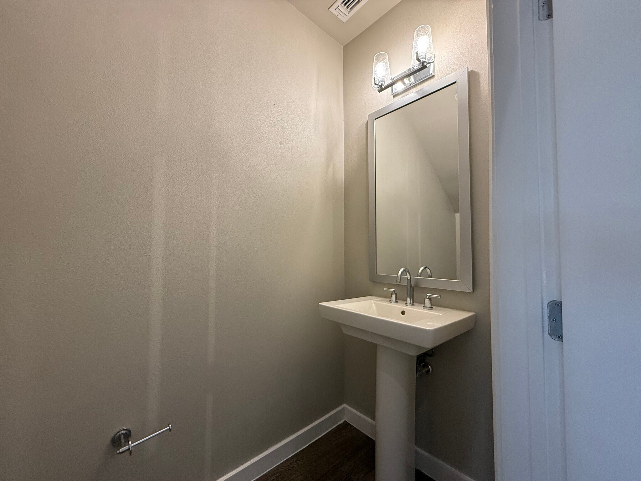 Building Photo - 3144 Gorge Way