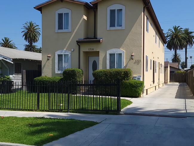 Building Photo - 1719 W 39th Pl