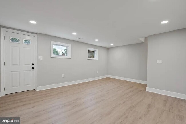 Building Photo - 28 Kennedy St