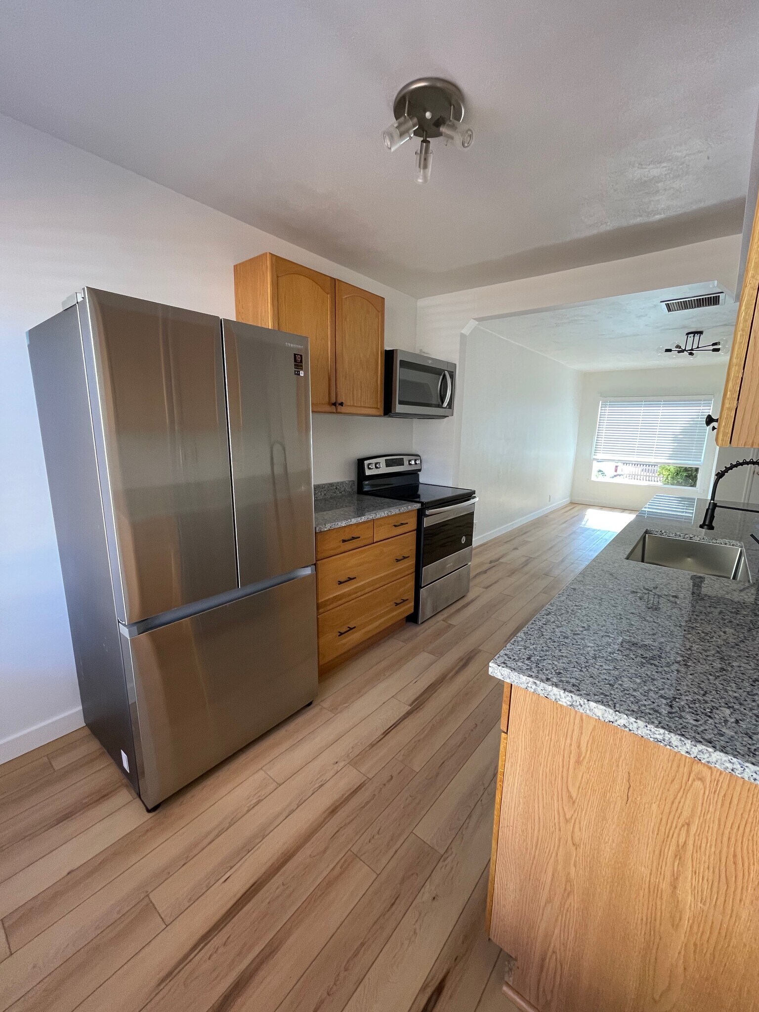 Building Photo - 1581 E Downington Ave