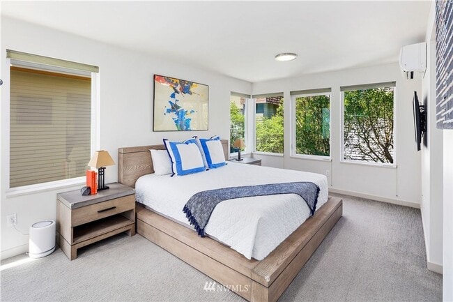 Building Photo - Modern & Chic Ballard Stand-Alone Home Nea...