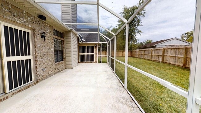 Building Photo - Beautiful 3 bedroom, 2 bathroom, house .