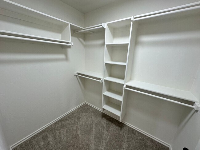 Building Photo - Beautiful 3bed/2bath House Available Near Tinker and Oklahoma Heart Hospital!