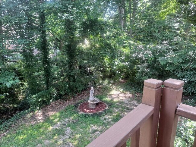 Building Photo - 2431 Coosawattee Dr NE