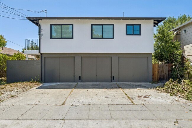 Building Photo - 1120 Davis St