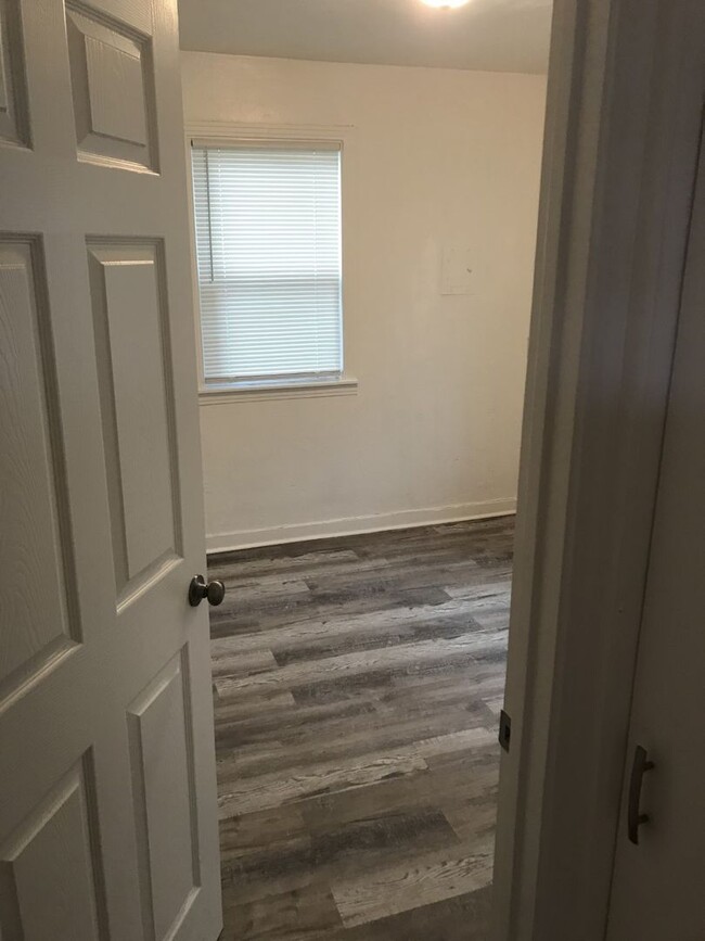 Building Photo - Cute Home in Dixon is Available Now