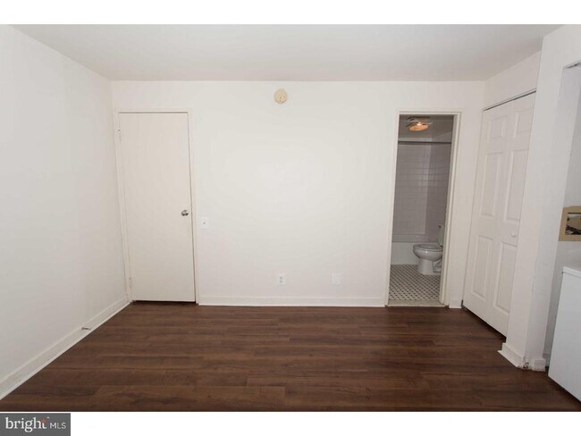 Building Photo - 130 Arch St