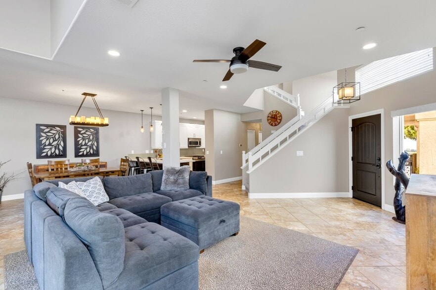 Building Photo - 43 Optima