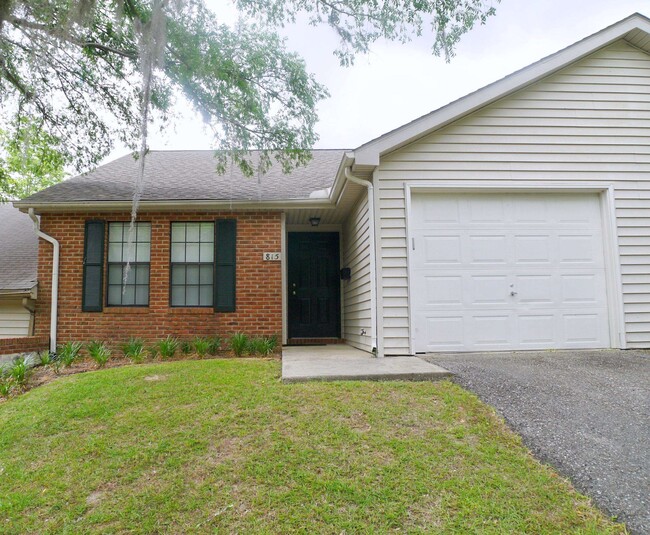 Primary Photo - 815 Ashlyn Forest Dr