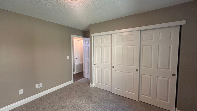Building Photo - 3400 Sullivan Ct