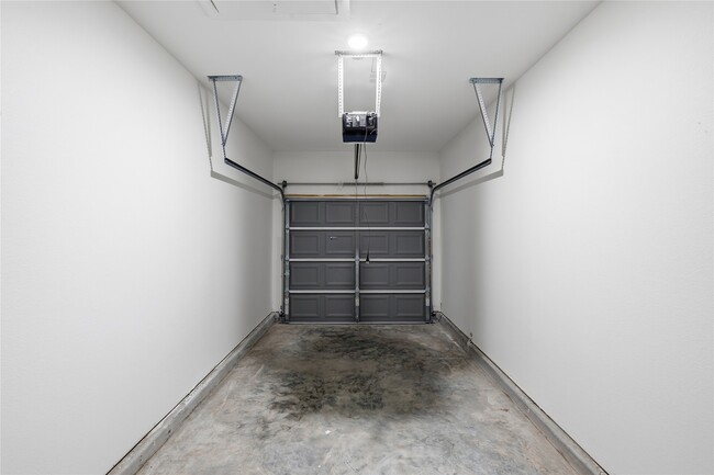 Building Photo - 6138 Brookfield Dr