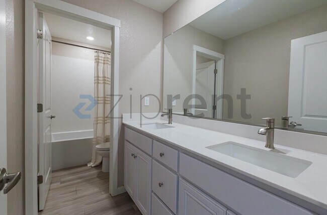 Building Photo - 2766 Bedell St