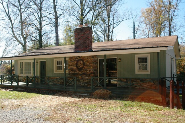 Primary Photo - 3 Bed 2 bath in Hendersonville!!