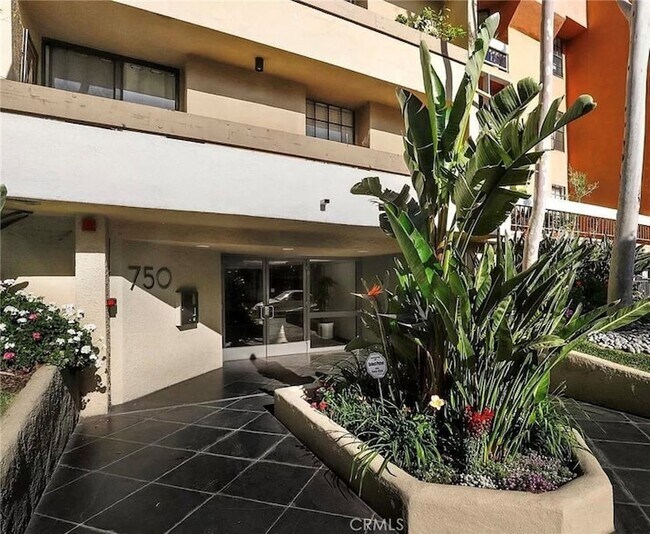 Building Photo - 750 Kings Rd