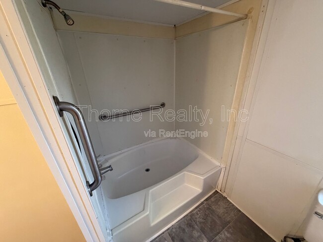 Building Photo - 96 Matts Ln