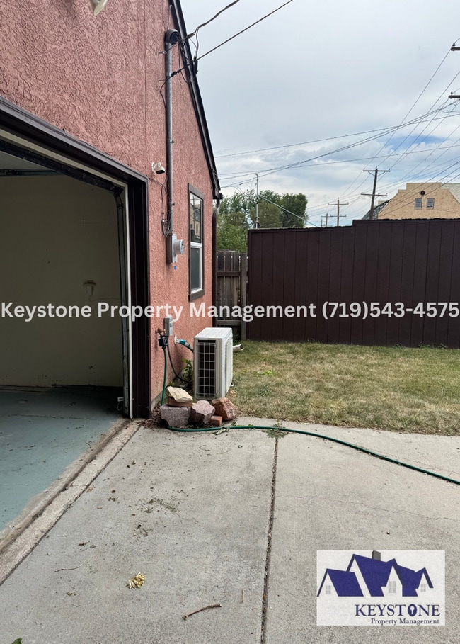 Building Photo - Charming Pet Friendly House 2 Bedroom/1.5 ...