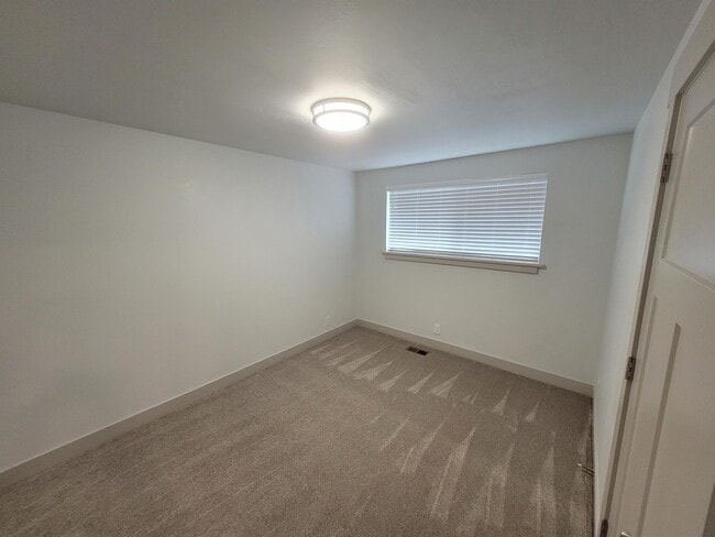 Building Photo - 245 W 200 N