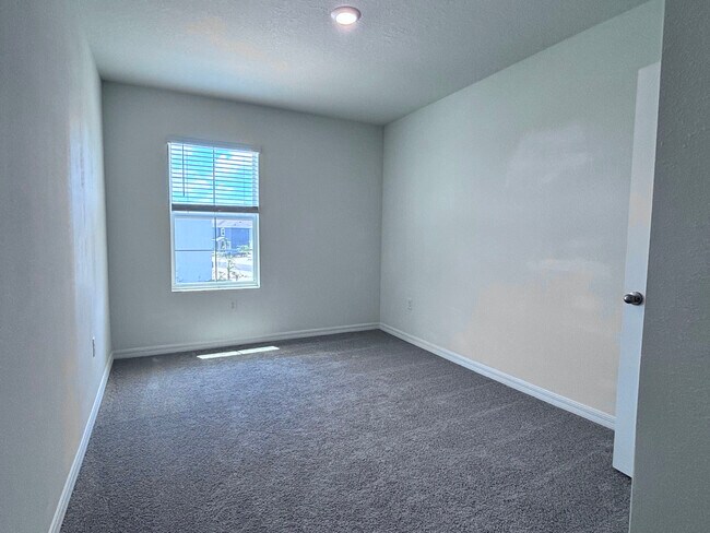 Building Photo - 5548 Oxford Gray Rd