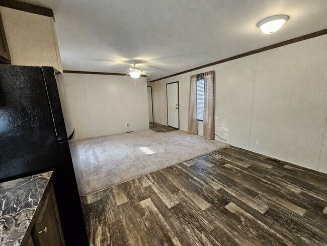 Building Photo - 215 Maple