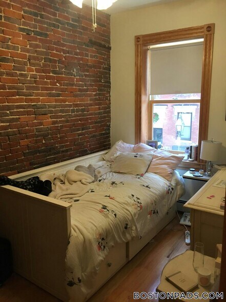 Building Photo - 46 Garden St