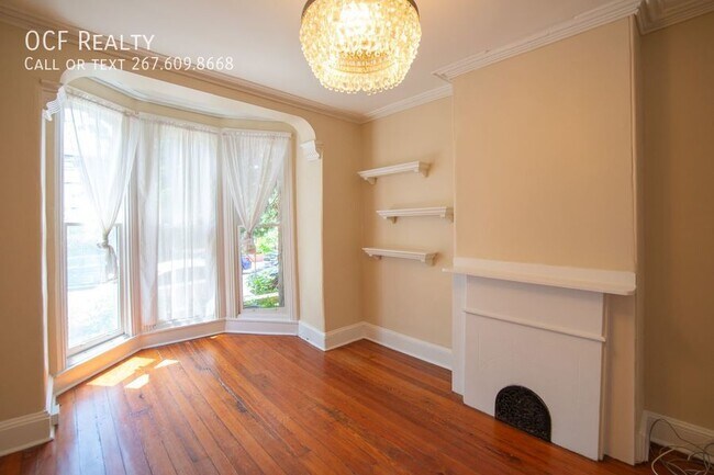 Building Photo - 2211 Bainbridge St