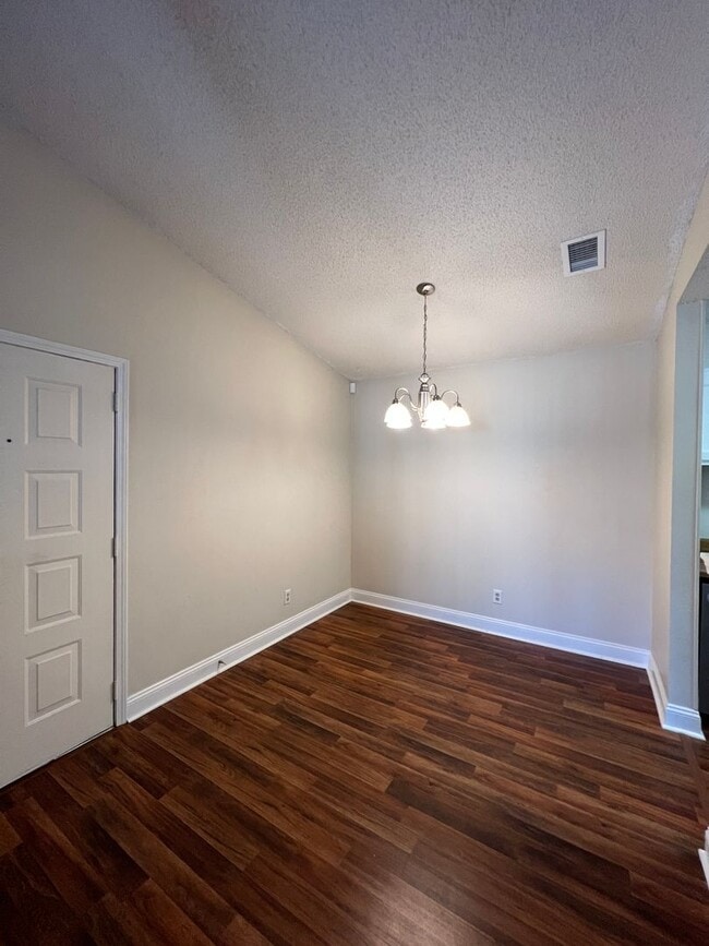 Building Photo - 2 Bedrooms w/ Scenic View